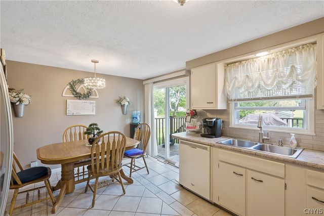 6268 Lakeshore Road, Cicero, NY 13039