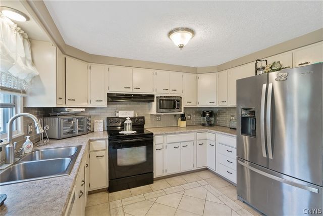 6268 Lakeshore Road, Cicero, NY 13039