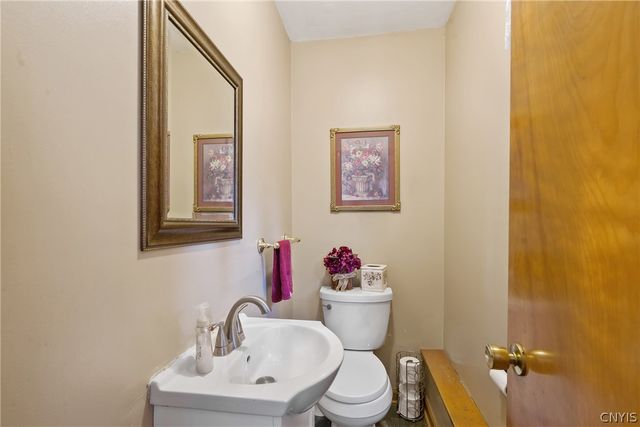 6268 Lakeshore Road, Cicero, NY 13039