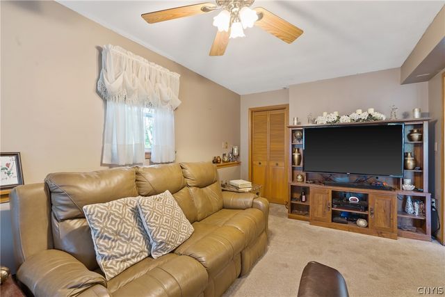 6268 Lakeshore Road, Cicero, NY 13039