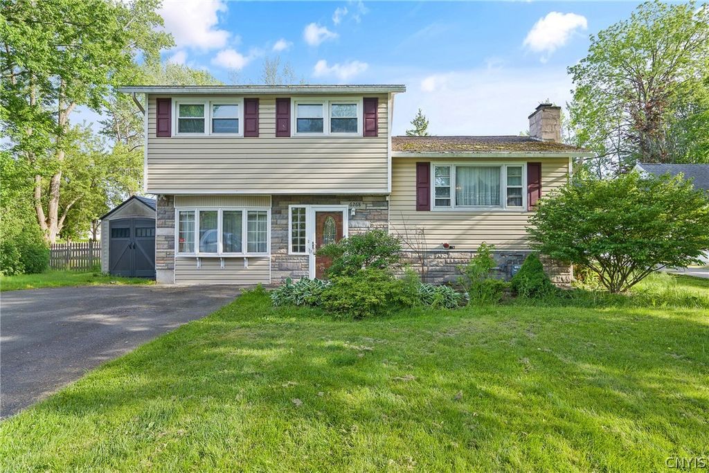 6268 Lakeshore Road, Cicero, NY 13039