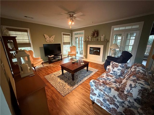 1105 Hunters Glen Drive, Woodstock, GA 30189