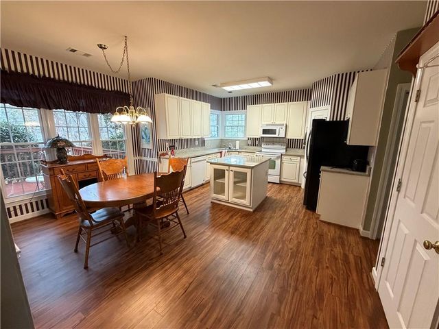 1105 Hunters Glen Drive, Woodstock, GA 30189