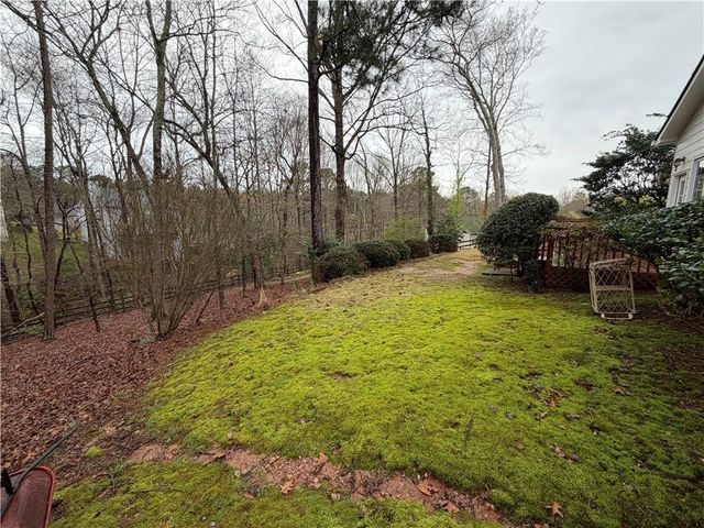 1105 Hunters Glen Drive, Woodstock, GA 30189