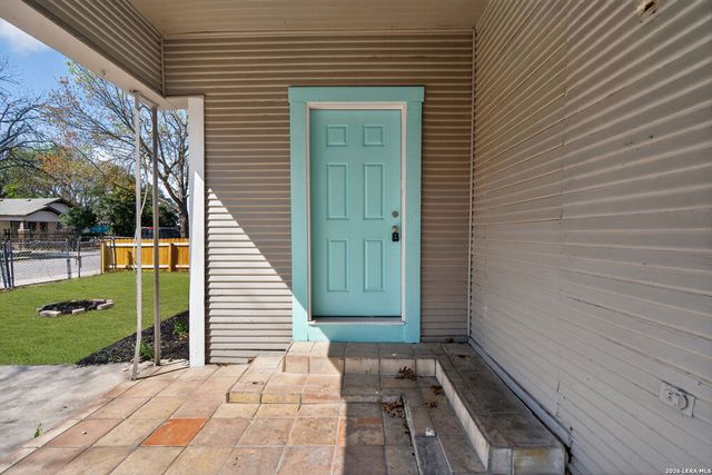 1823 EDISON DR, San Antonio, TX 78201