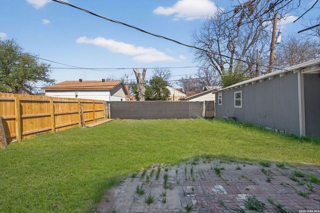 1823 EDISON DR, San Antonio, TX 78201