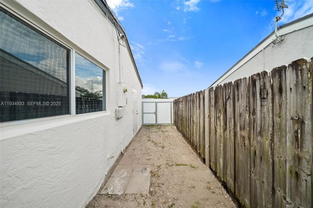 6960 Scott St, Hollywood, FL 33024