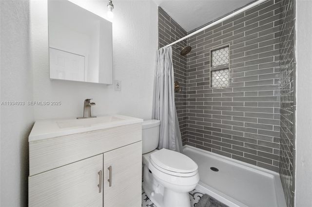 6960 Scott St, Hollywood, FL 33024