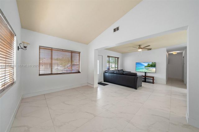 6960 Scott St, Hollywood, FL 33024