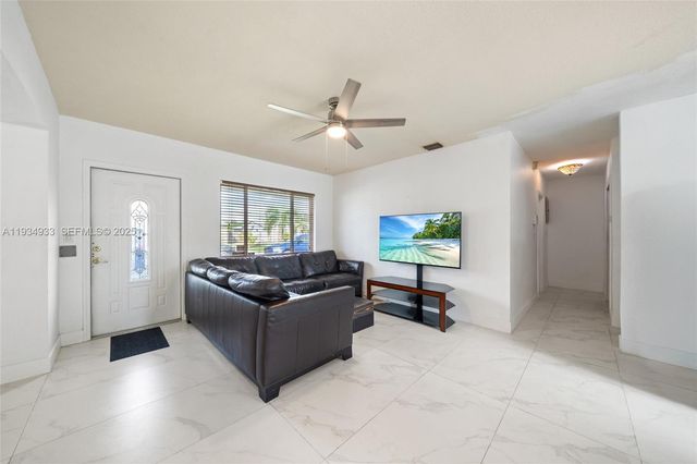 6960 Scott St, Hollywood, FL 33024