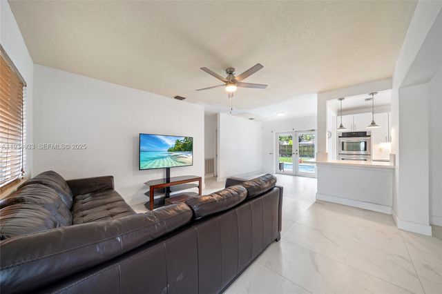 6960 Scott St, Hollywood, FL 33024