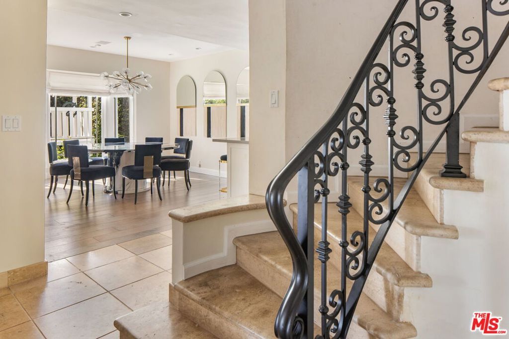 Image 13 of property listing at 1124 Sierra Alta Way, Los Angeles, CA 90069