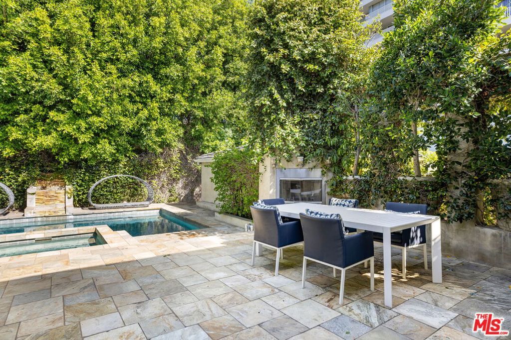 Image 22 of property listing at 1124 Sierra Alta Way, Los Angeles, CA 90069