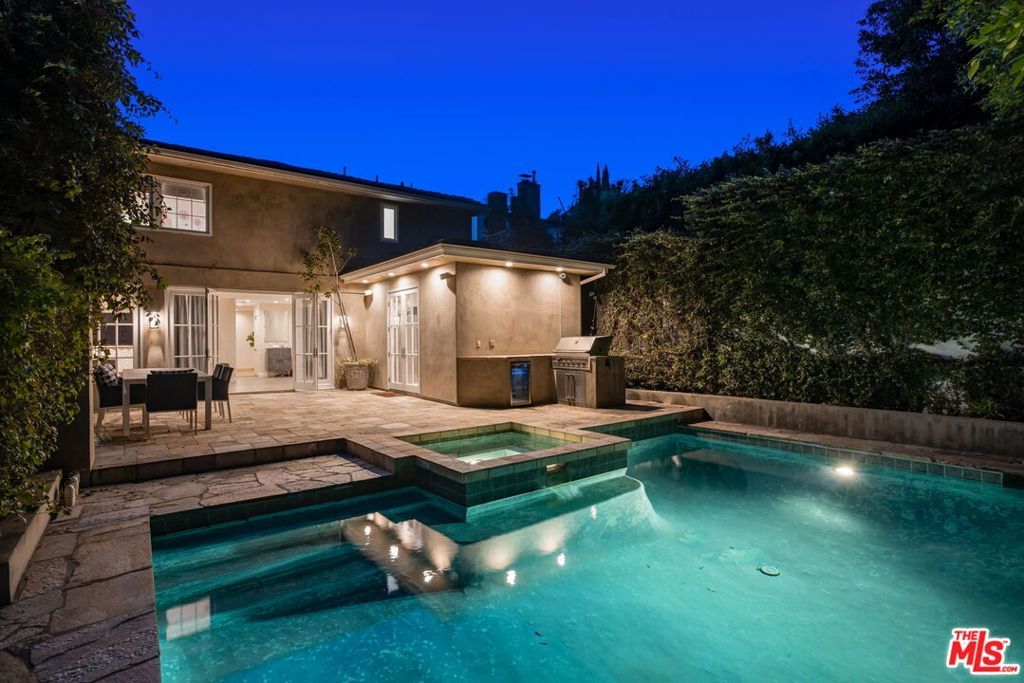 Image 40 of property listing at 1124 Sierra Alta Way, Los Angeles, CA 90069