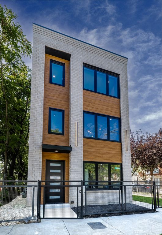 3327 W Division Street 3, Chicago, IL 60651