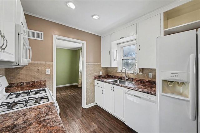 9201 E 68TH Terrace, Raytown, MO 64133