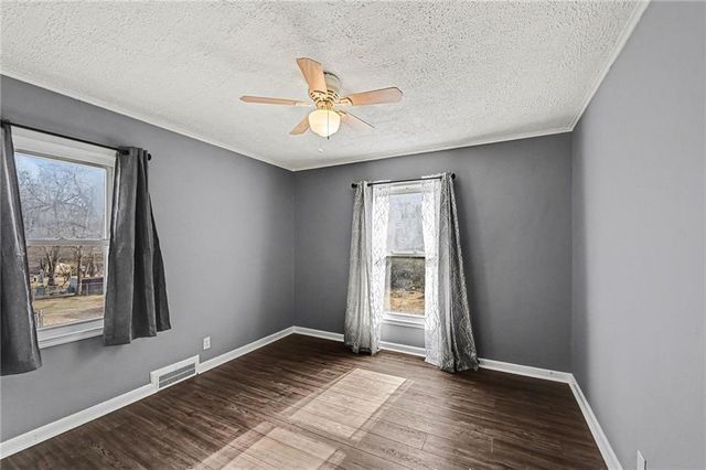 9201 E 68TH Terrace, Raytown, MO 64133