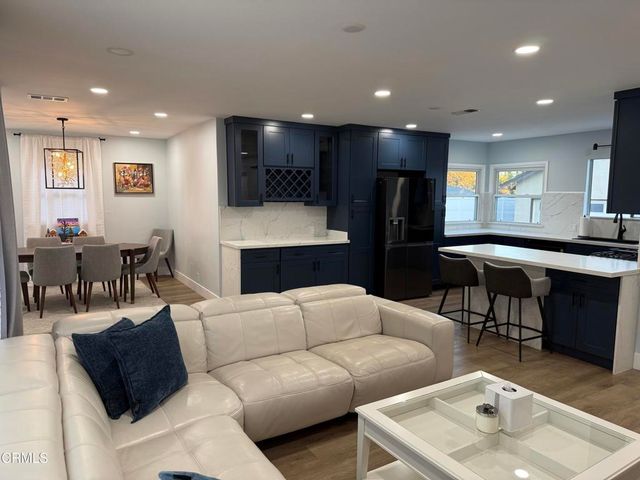 1075 Chevron Court, Pasadena, CA 91103