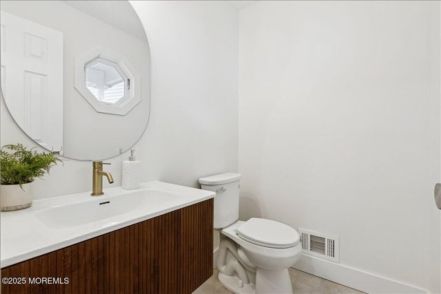 18 Oak Knoll Drive, Matawan, NJ 07747