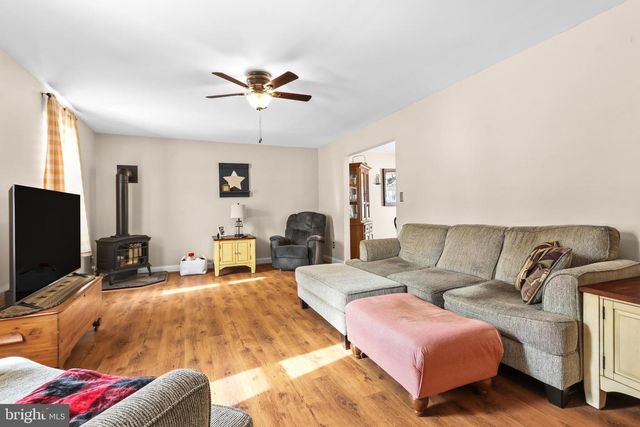 119 CHESTNUT DR, Quakertown, PA 18951