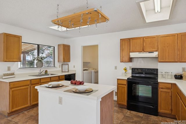 8150 Cheryl Meadow, Converse, TX 78109