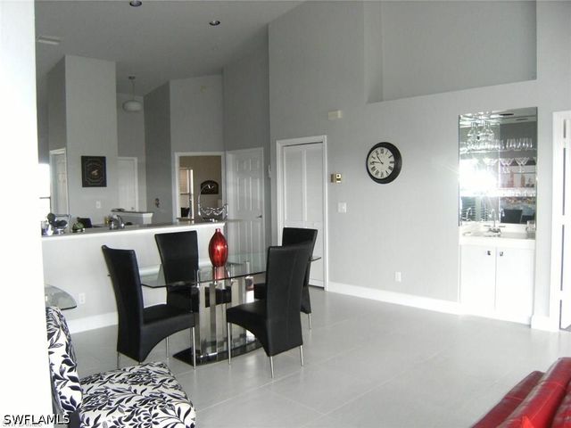 230 Vintage CIR 504, Naples, FL 34119