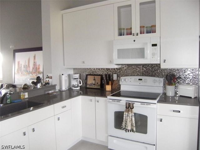 230 Vintage CIR 504, Naples, FL 34119