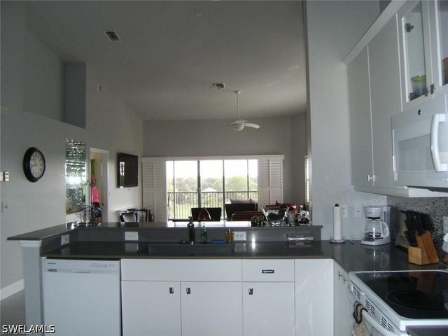 230 Vintage CIR 504, Naples, FL 34119