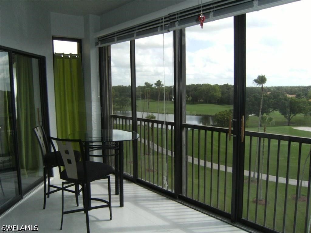 230 Vintage CIR 504, Naples, FL 34119