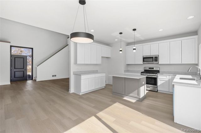 21955 Deer Brook Drive 3, Southfield, MI 48075