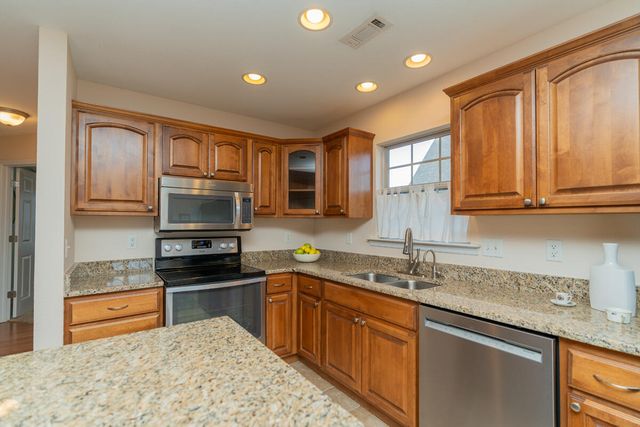 136 Honeyberry Lane, Rossville, GA 30741