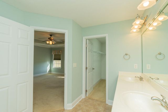 136 Honeyberry Lane, Rossville, GA 30741