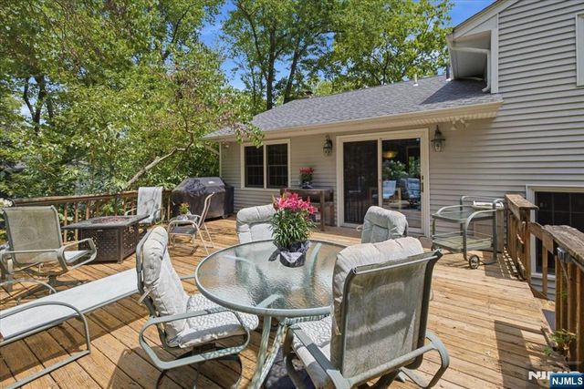 507 Terhune Terrace, Wyckoff, NJ 07481