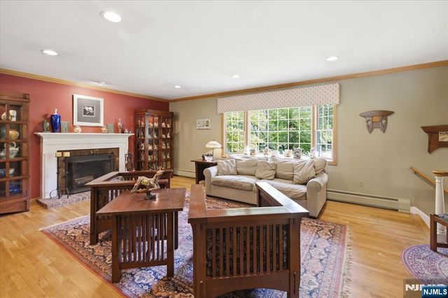 507 Terhune Terrace, Wyckoff, NJ 07481