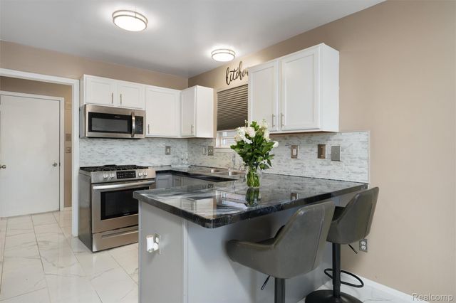 6235 Crystal Lake Drive, Romulus, MI 48174