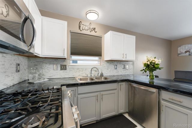 6235 Crystal Lake Drive, Romulus, MI 48174