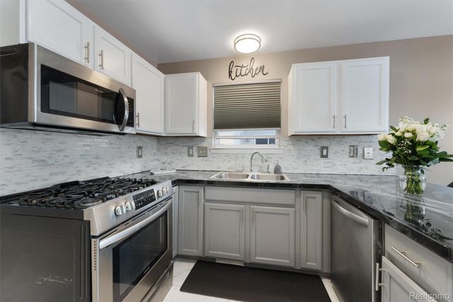 6235 Crystal Lake Drive, Romulus, MI 48174