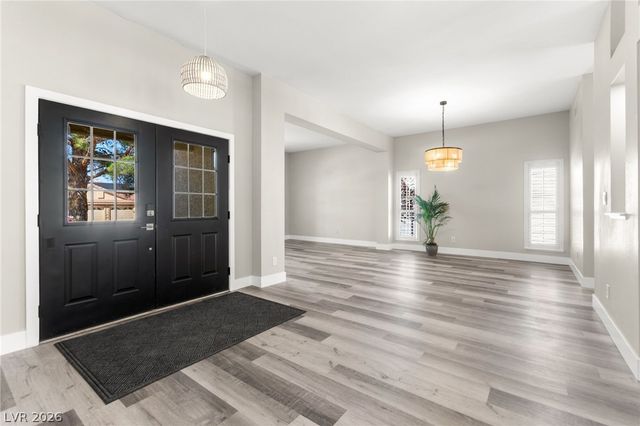 5121 Burr Oak Drive, Las Vegas, NV 89130