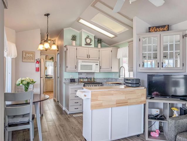 70200 Dillon Road 105, Desert Hot Springs, CA 92241