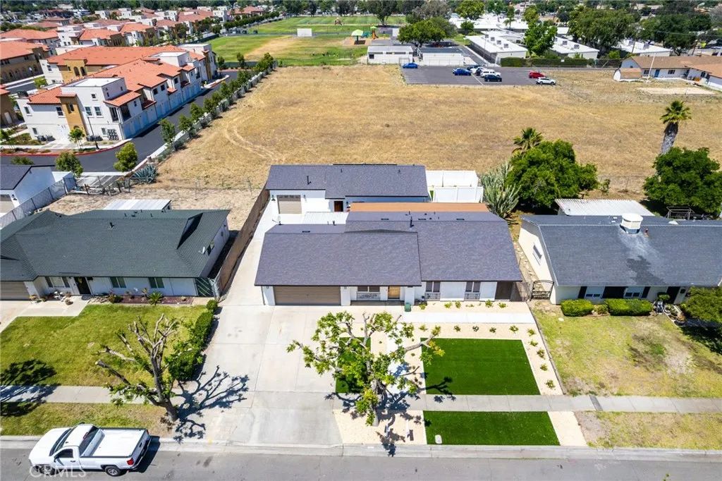 1421 De Anza, Redlands, CA 92374