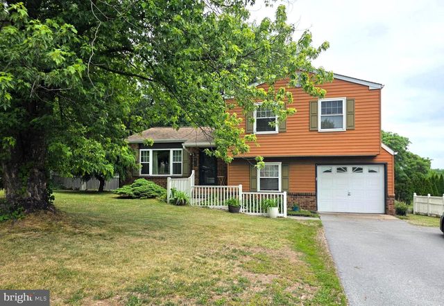826 LARK DR, Harrisburg, PA 17111