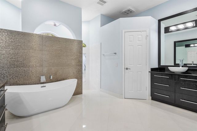 6236 NW 82nd Avenue, Parkland, FL 33067