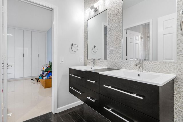 6236 NW 82nd Avenue, Parkland, FL 33067