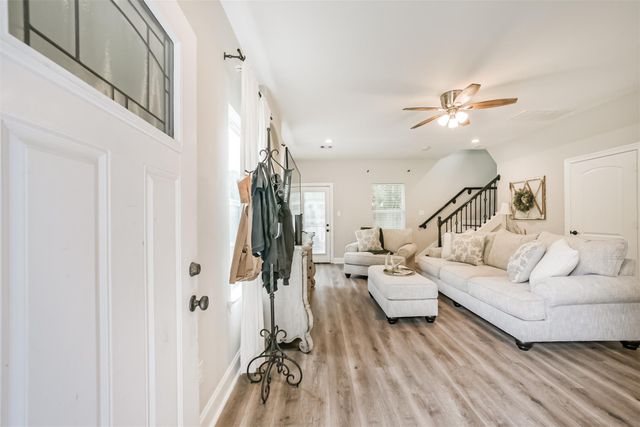 725 Magnolia Point Drive, Houston, TX 77336