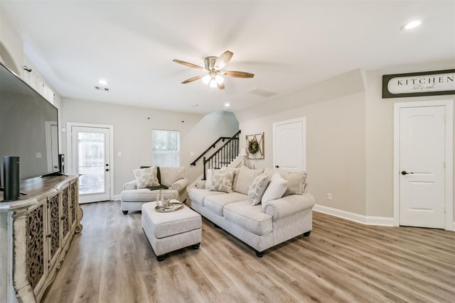 725 Magnolia Point Drive, Houston, TX 77336