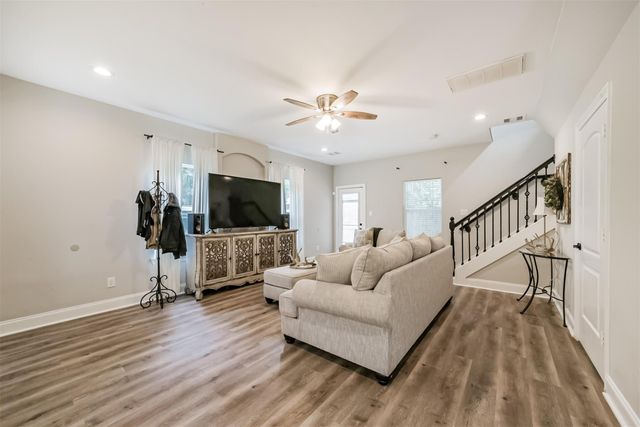 725 Magnolia Point Drive, Houston, TX 77336