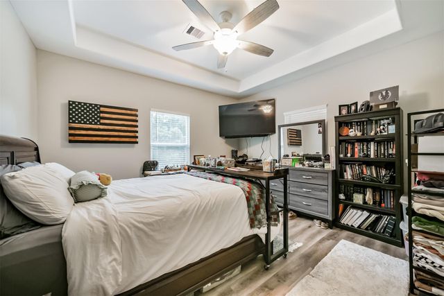 725 Magnolia Point Drive, Houston, TX 77336