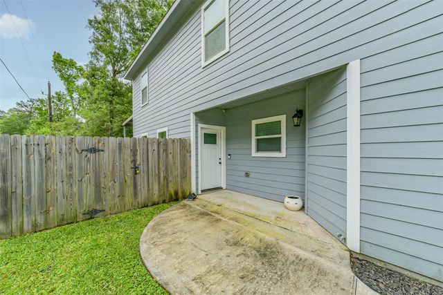725 Magnolia Point Drive, Houston, TX 77336