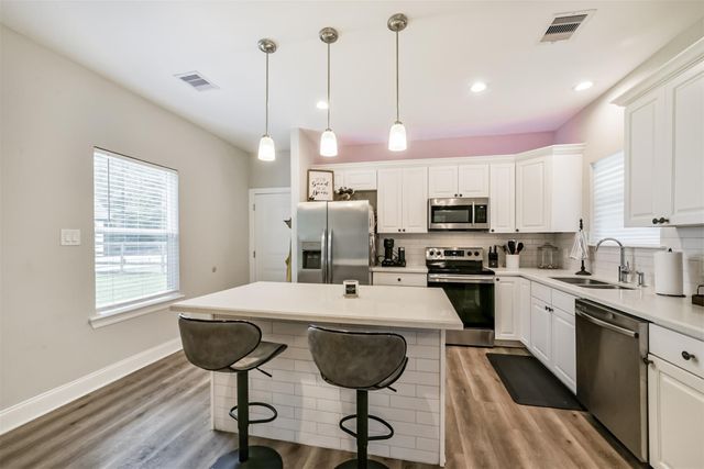 725 Magnolia Point Drive, Houston, TX 77336