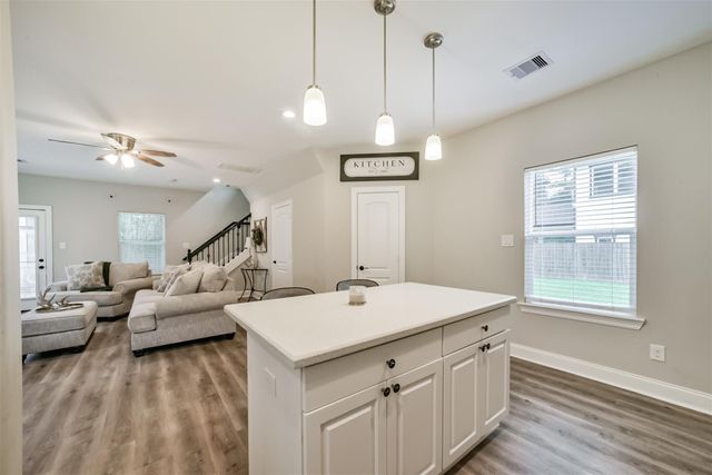 725 Magnolia Point Drive, Houston, TX 77336